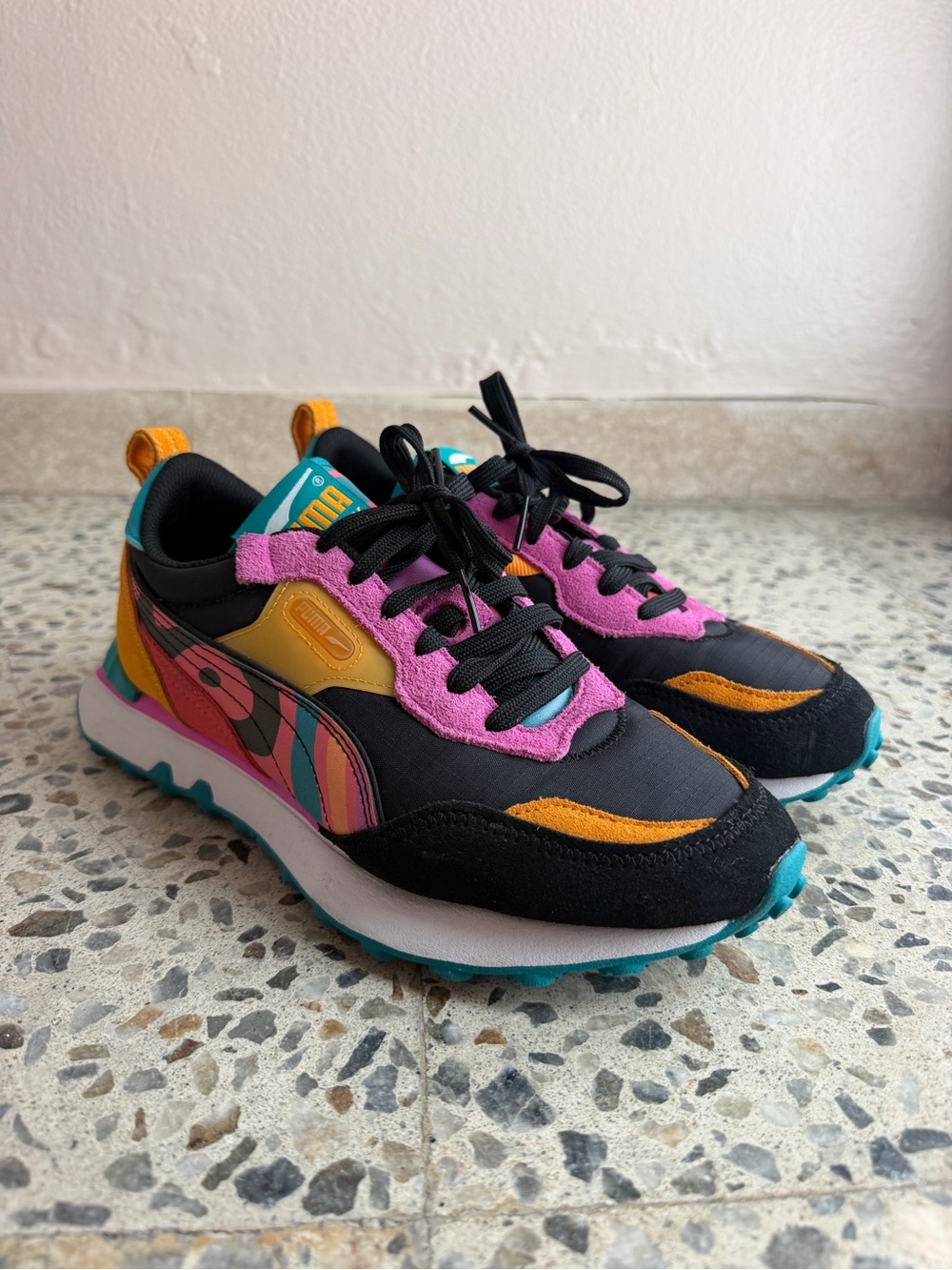 Puma Rider FV sneakers size 7 Women Like new